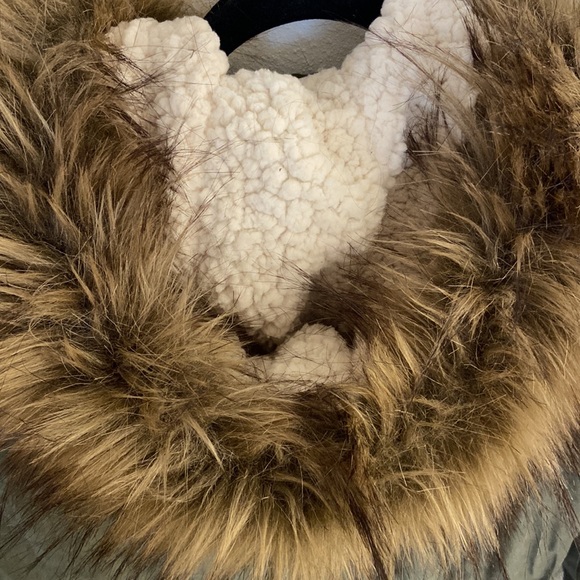 Abercrombie and Fitch Ultra Parka - Picture 9 of 16